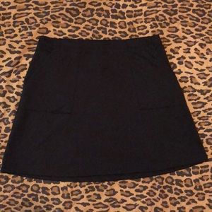 Black skirt with pockets